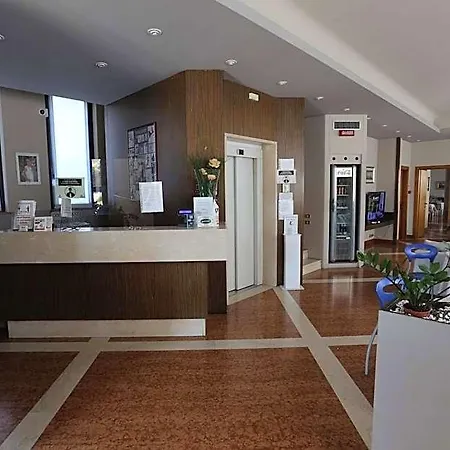 Отель Roma 3*