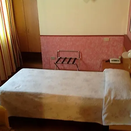 Roma Отель