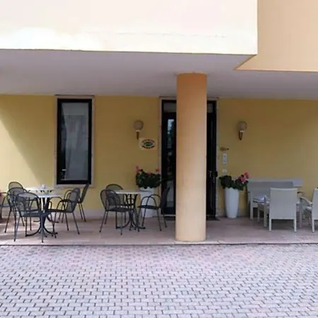 Отель Roma 3*